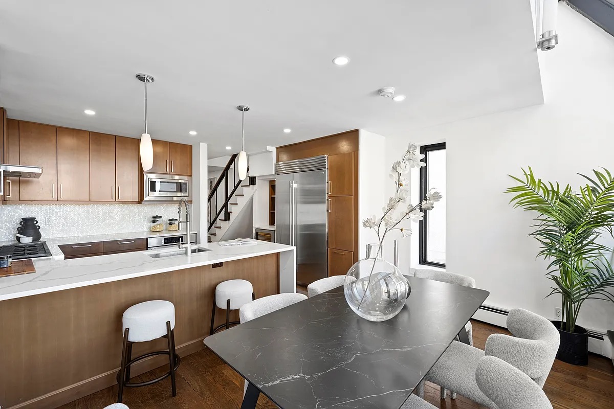 130 Barrow St #PH520