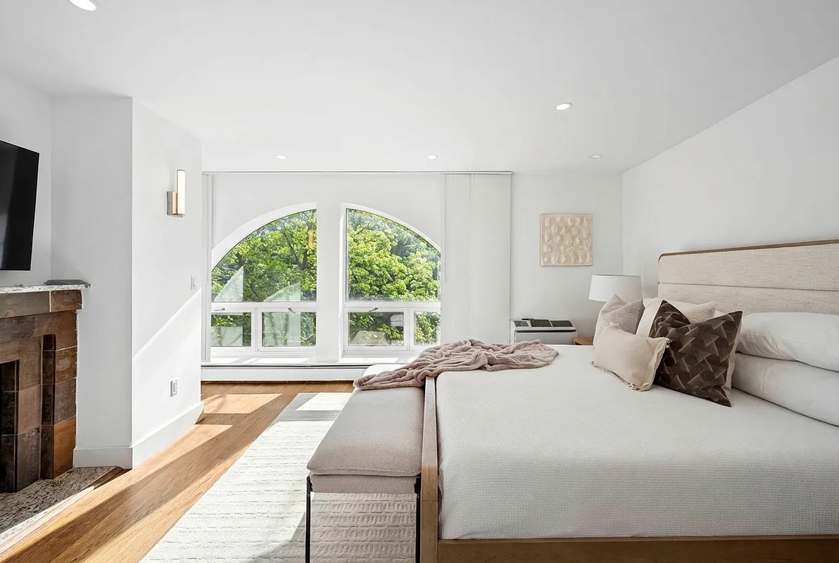 130 Barrow St #PH520