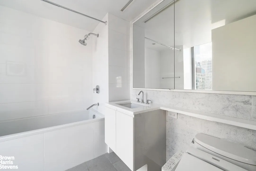 50 Riverside Blvd #21A