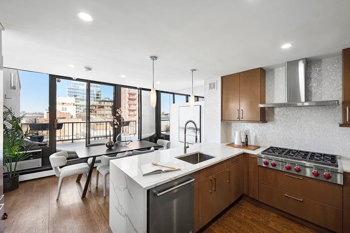 130 Barrow St #PH520