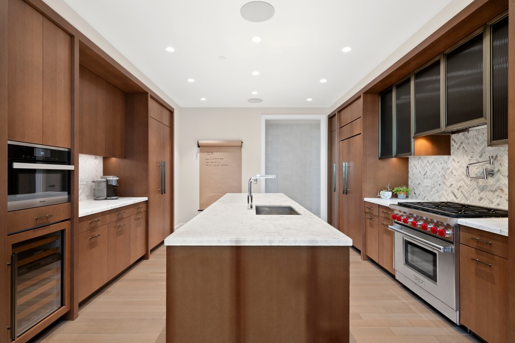 100 Barclay St #21AD