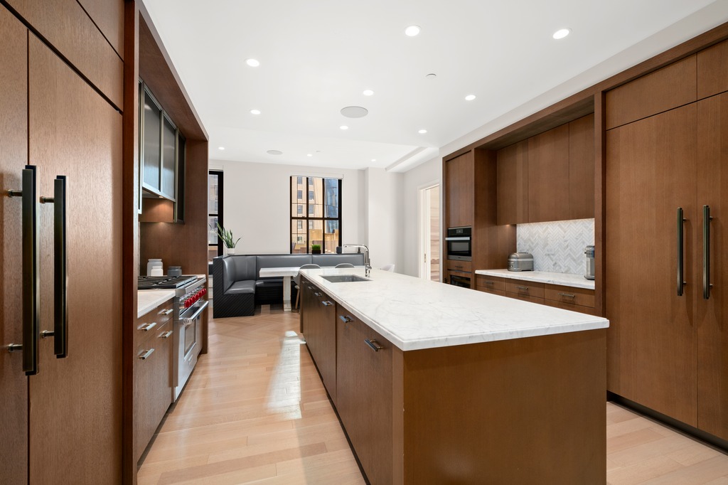 100 Barclay St #21AD