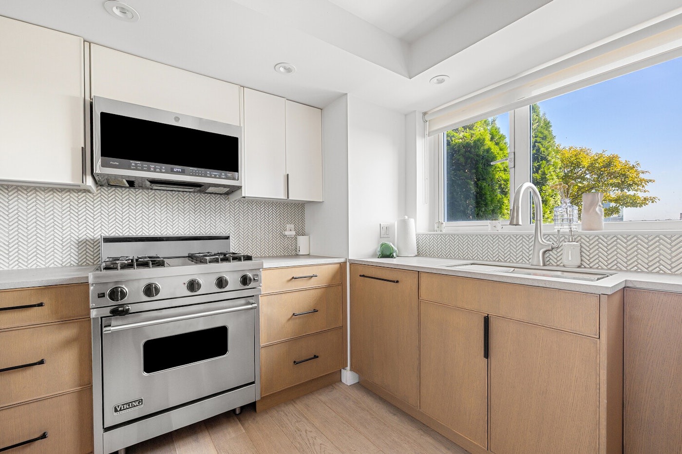 2 Charlton St #PH16F