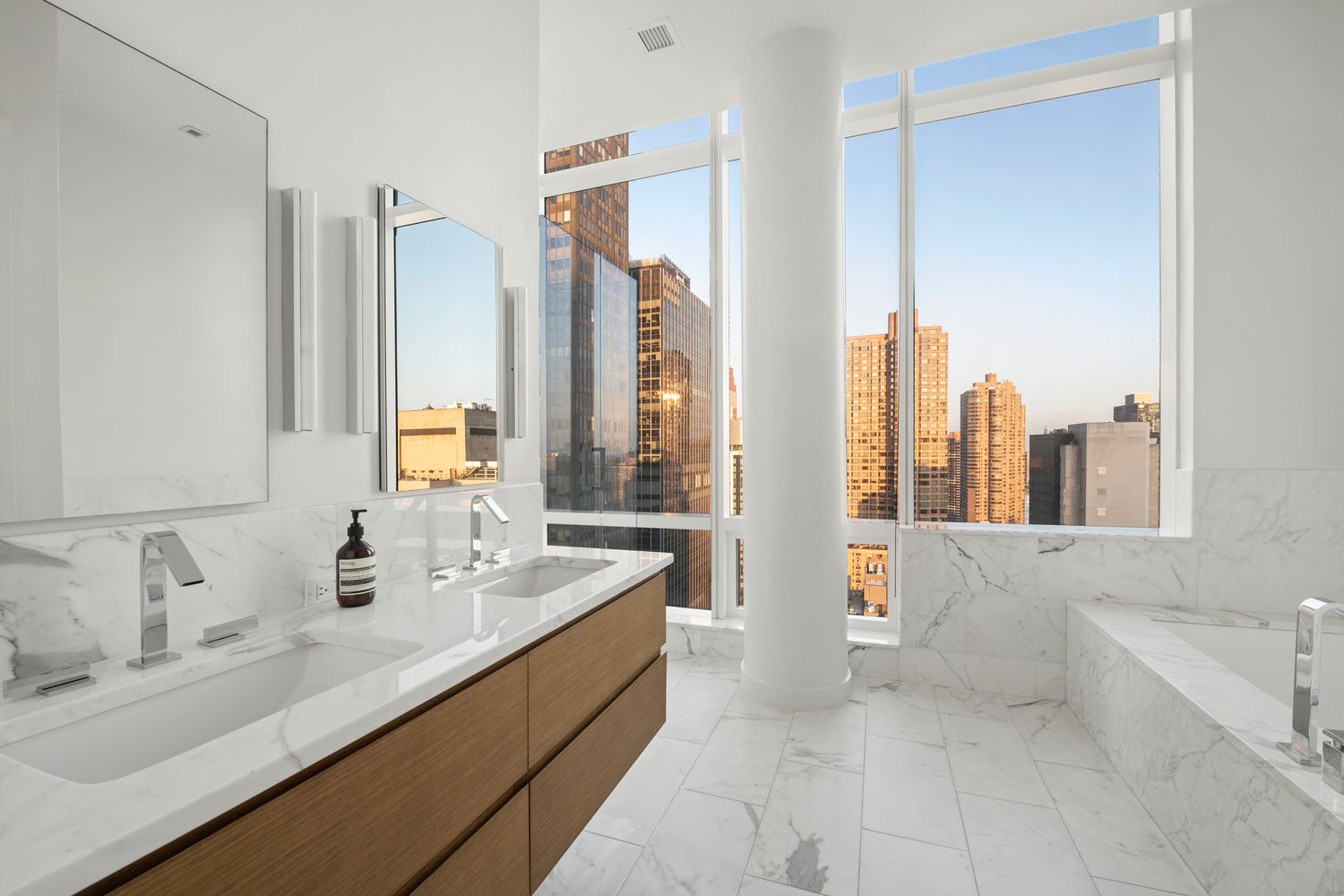 325 Lexington Ave #PHB