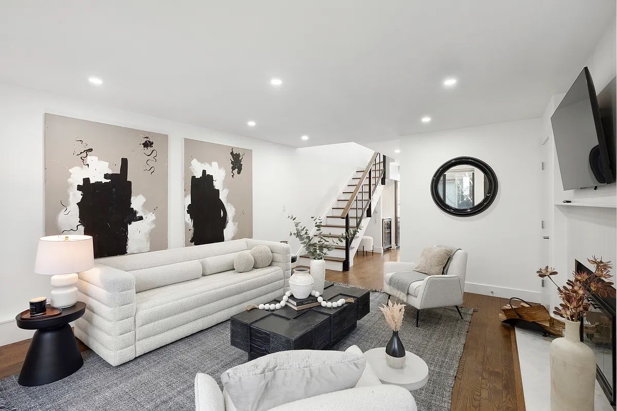 130 Barrow St #PH520