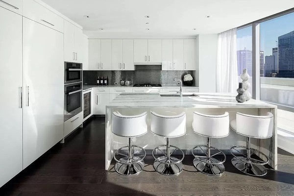 50 Riverside Blvd #17E