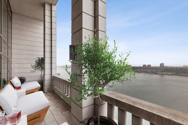 240 Riverside Blvd #PH2