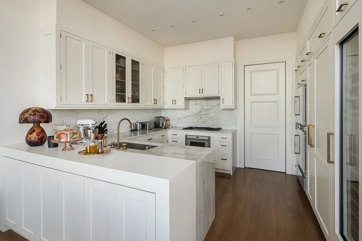 30 Park Place #77A