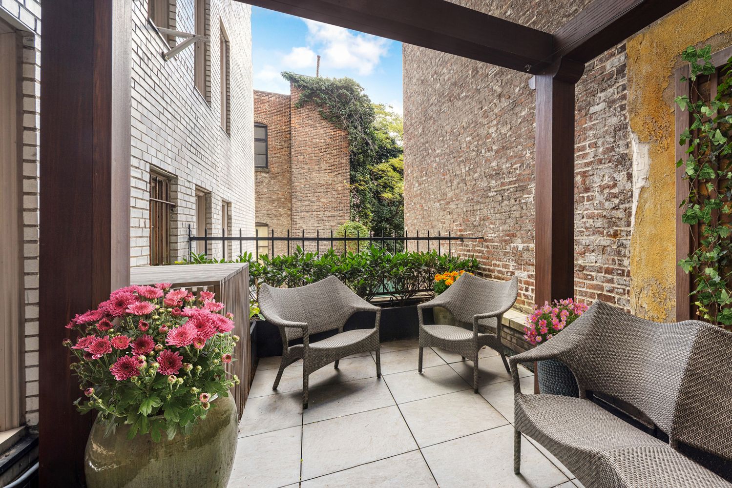 45 Christopher St #2E