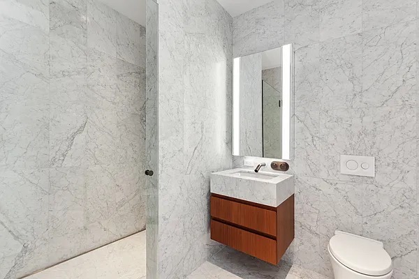 130 William St #60B