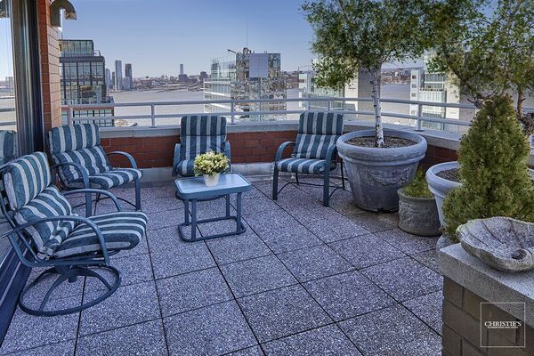 140 Charles St #19/18AC