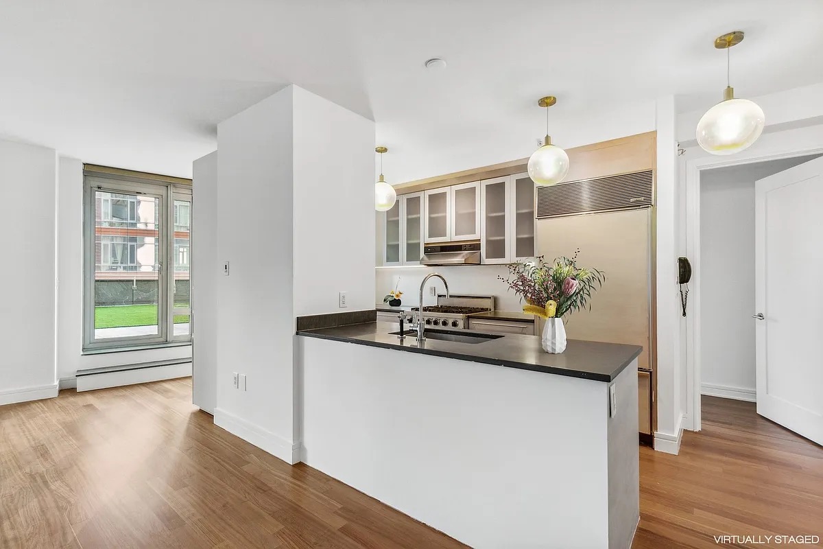 30 West St #4A