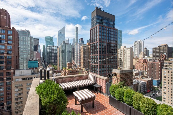 400 East 52 #PHT
