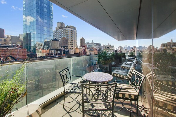 23 East 22 #16