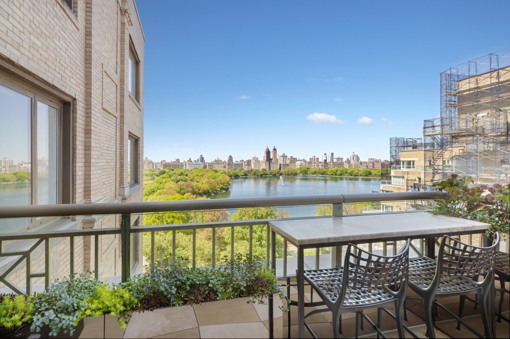 1049 Fifth Ave #19B