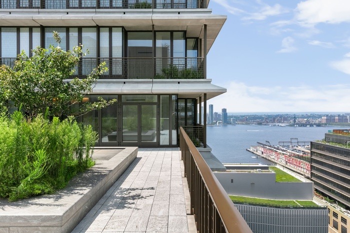 100 Vandam St #20A