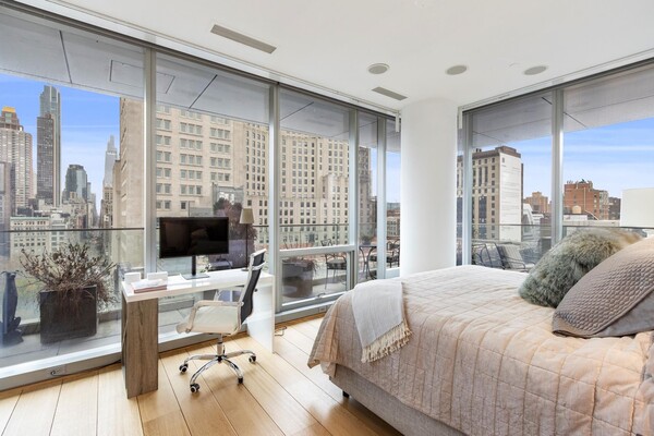 23 East 22 #16