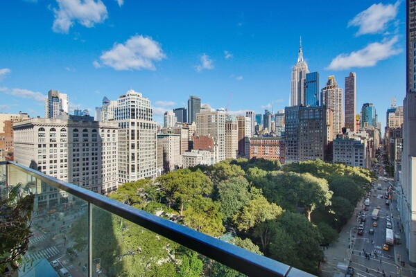 23 East 22 #16