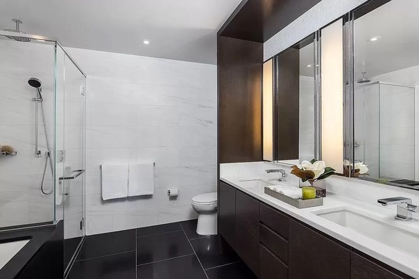 50 Riverside Blvd #17E