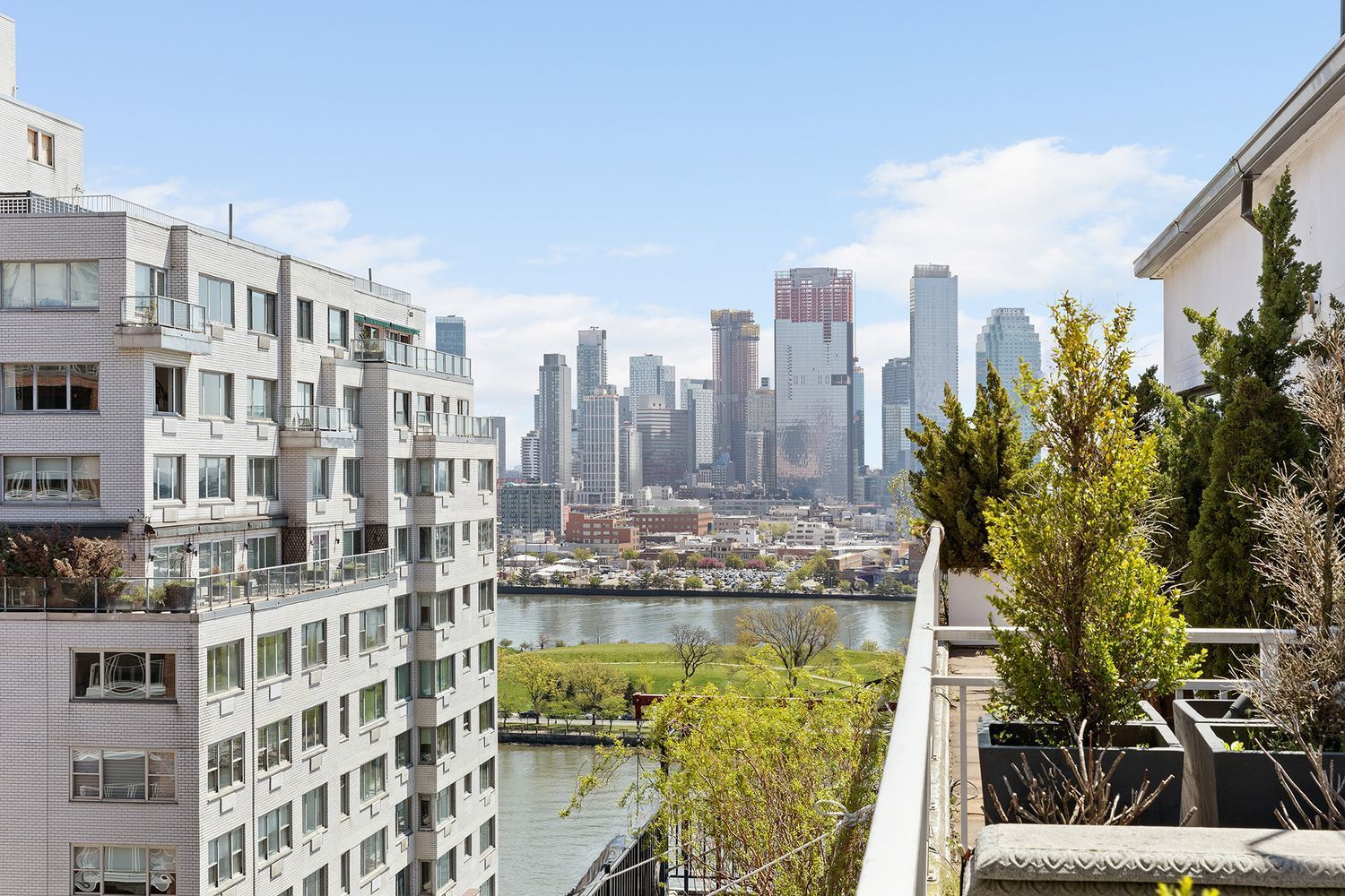 60 Sutton Pl South #19AN