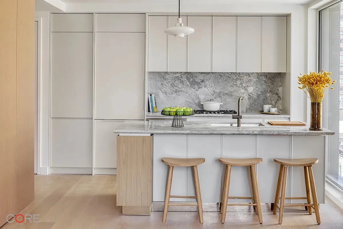 250 East 25 #11B