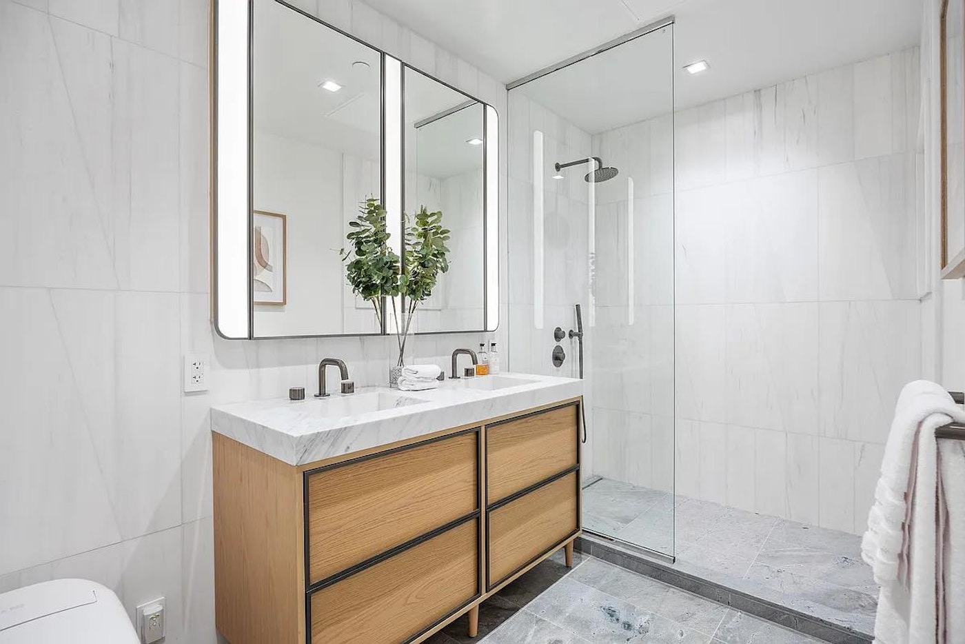 250 East 25 #11A