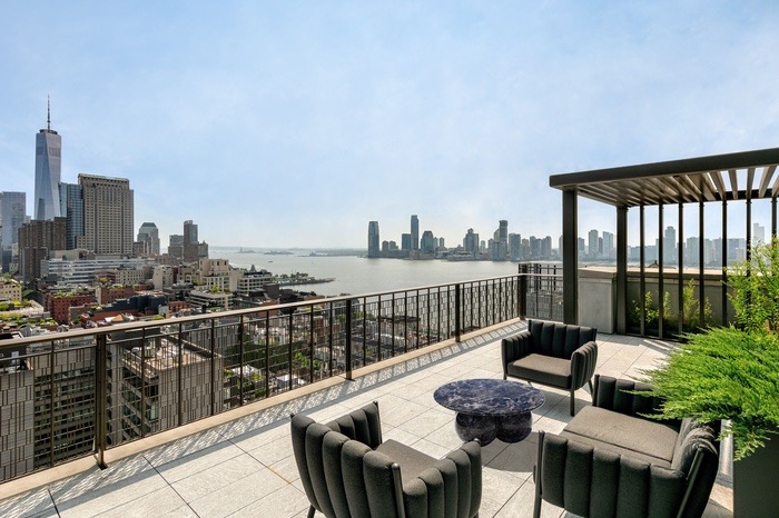 100 Vandam St #20A