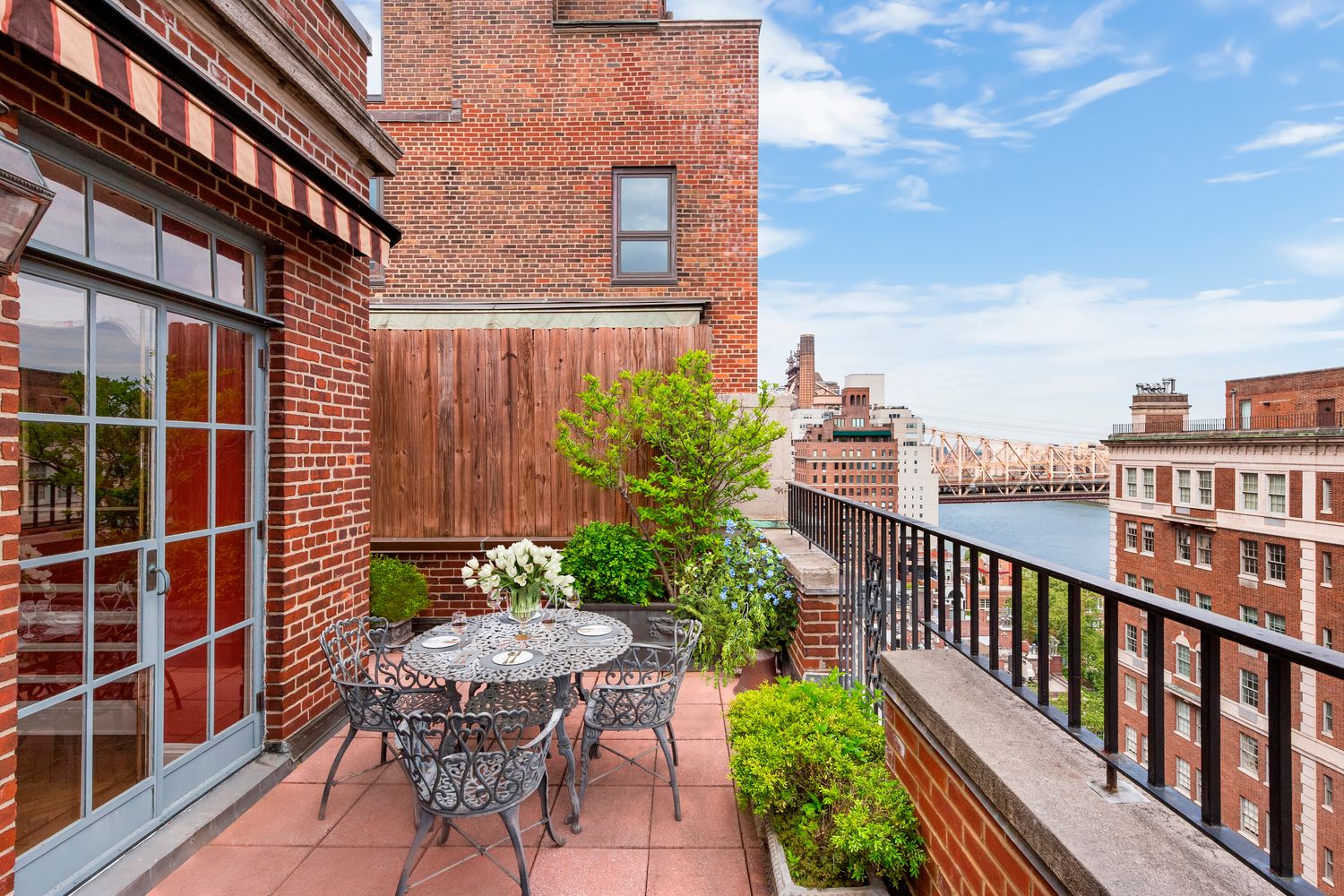 14 Sutton Pl South #PHA