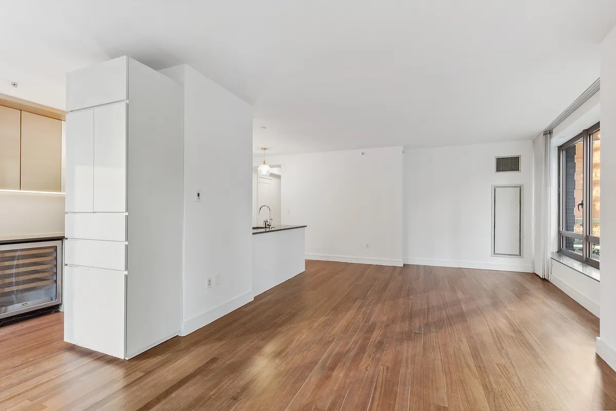 30 West St #4A