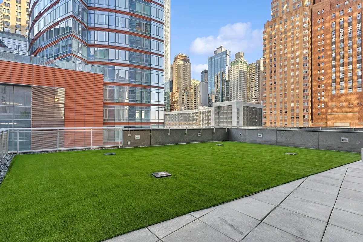 30 West St #4A