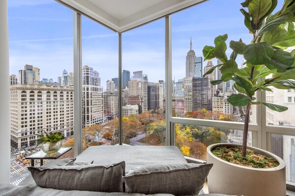 23 East 22 #16