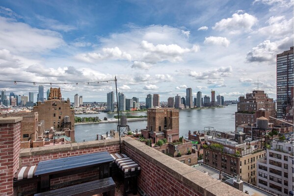 400 East 52 #PHT
