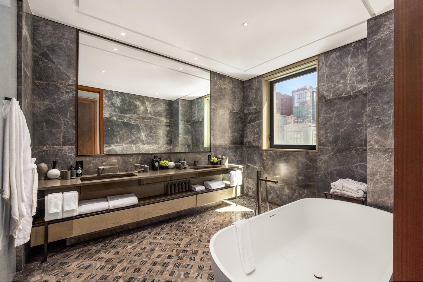 730 Fifth Ave #18A