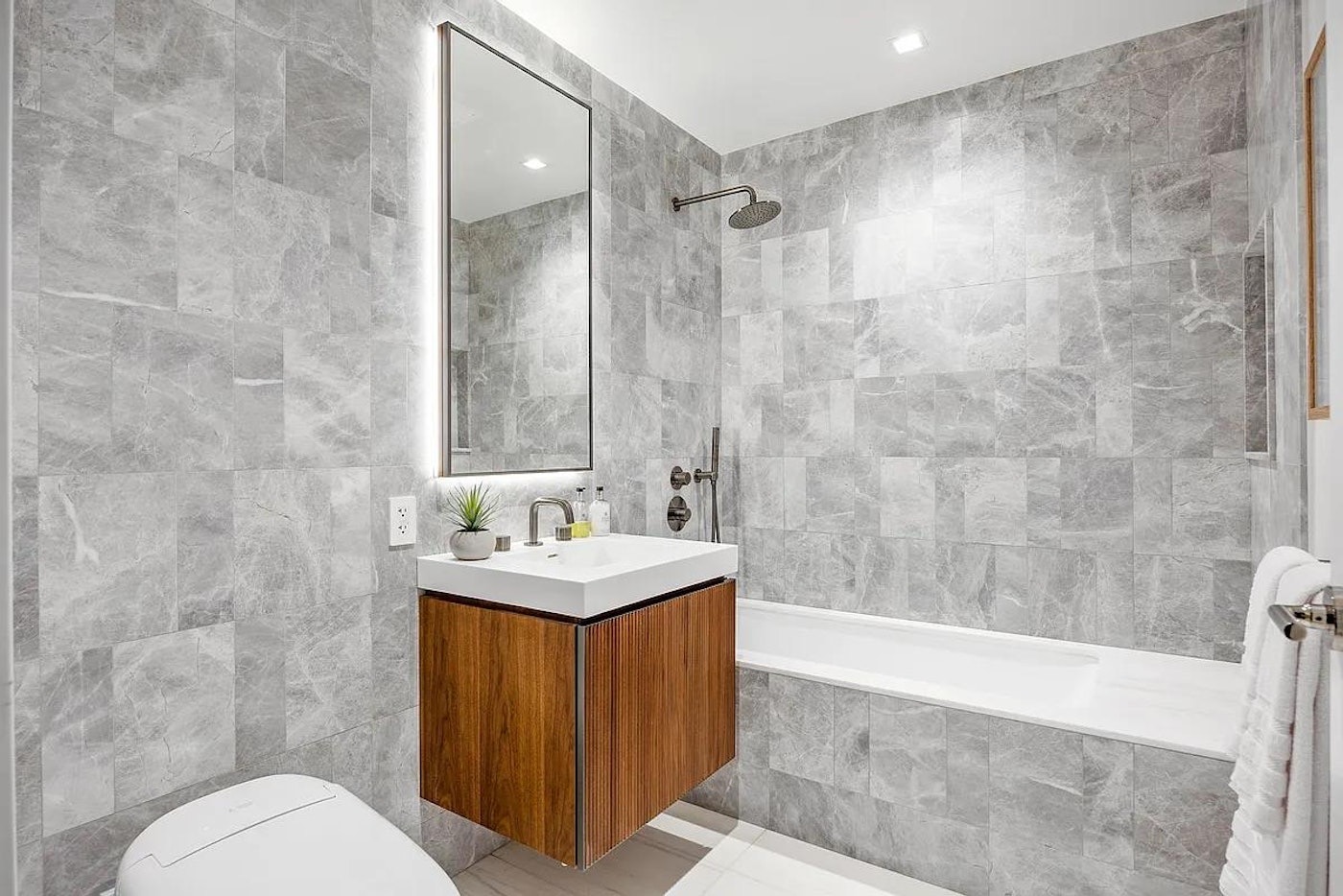 250 East 25 #11A