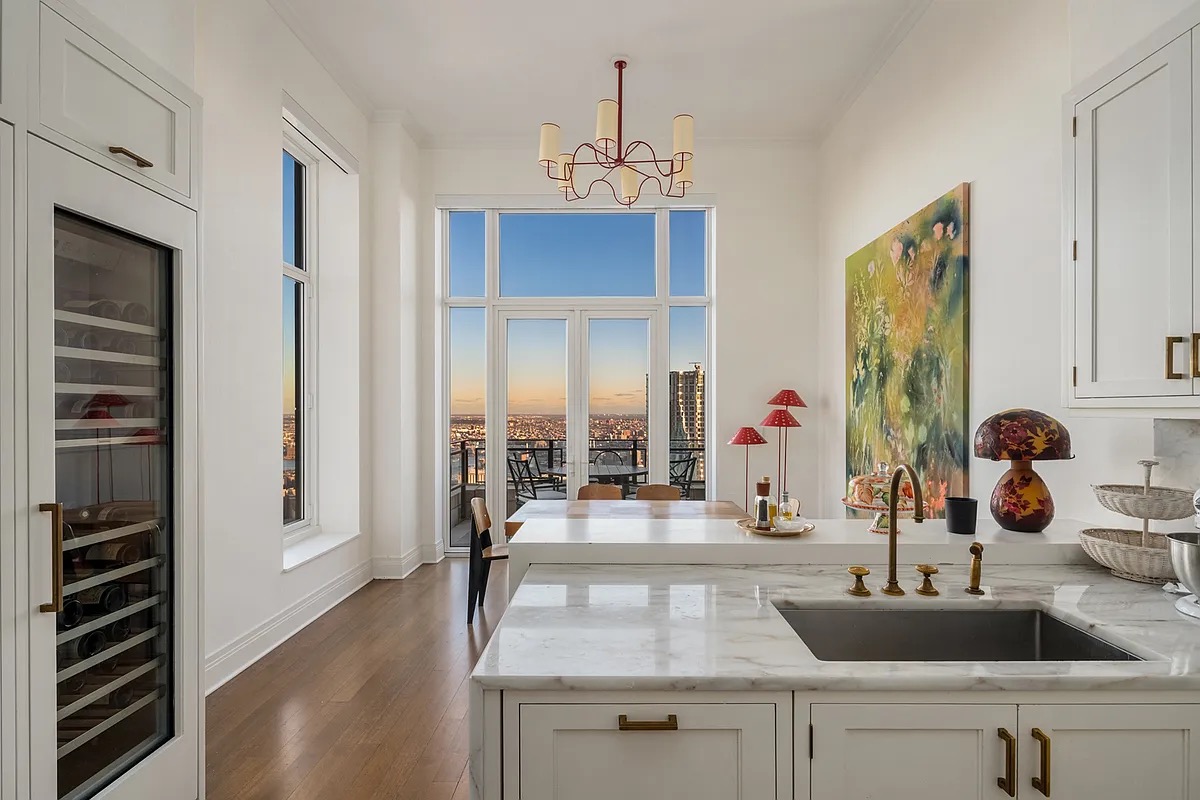30 Park Place #77A